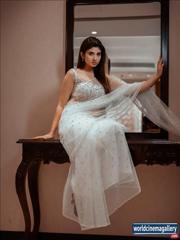 Pragya Nagra latest Photoshoot in white Saree - World Cinema Gallery