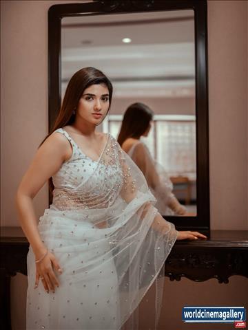 Pragya Nagra latest Photoshoot in white Saree - World Cinema Gallery