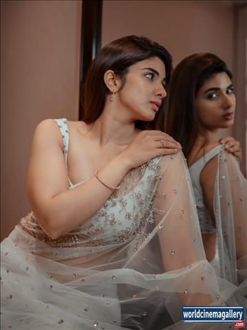 Pragya Nagra latest Photoshoot in white Saree - World Cinema Gallery