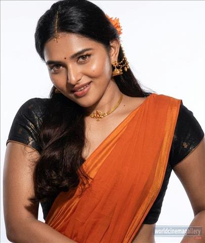 Kayadu Lohar in Pavazha Malli song Stills - World Cinema Gallery