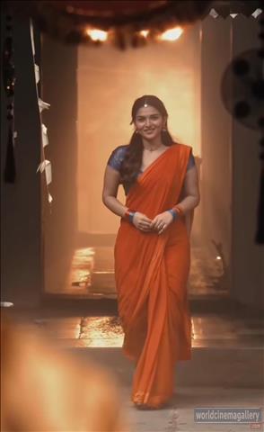 Kayadu Lohar in Pavazha Malli song Stills - World Cinema Gallery