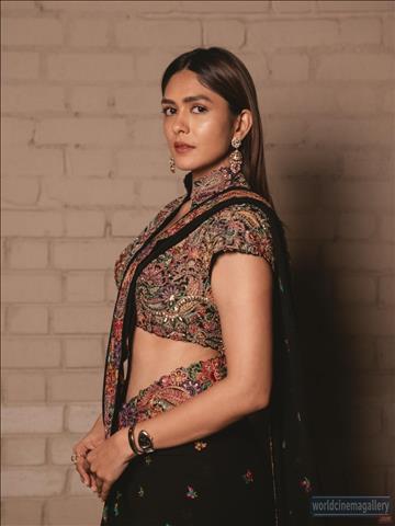 Mrunal Thakur at Vijay Deverakonda and Rashmika Mandanna reception  - World Cinema Gallery