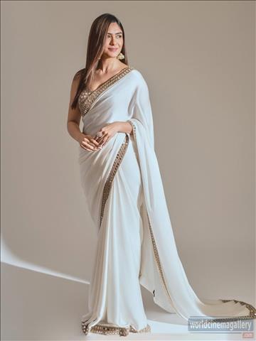 Mrunal Thakur Grace The Red Carpet For 75th Navbharat Times Utsav 2026 - World Cinema Gallery