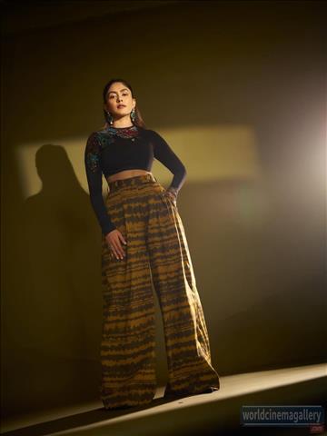 Mrunal Thakur Grace The Red Carpet For 75th Navbharat Times Utsav 2026 - World Cinema Gallery